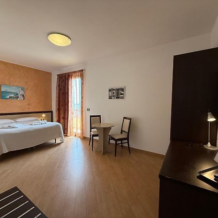 Albergo Perseo Portopalo Di Capo Passero Extérieur photo